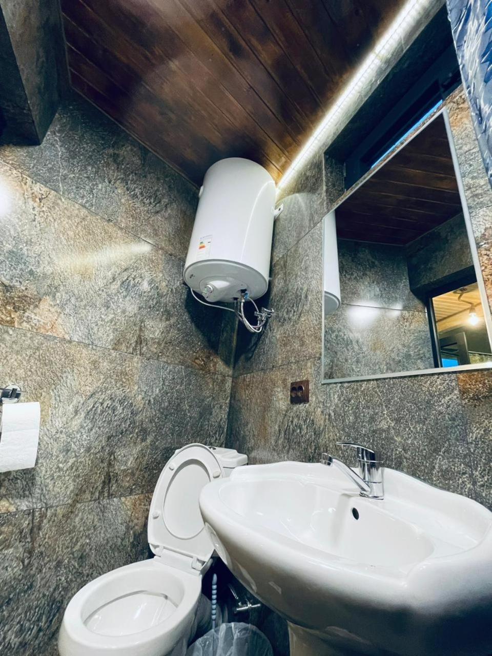 Ferienwohnung Tsotne'S Kingdom Wardsia Zimmer foto